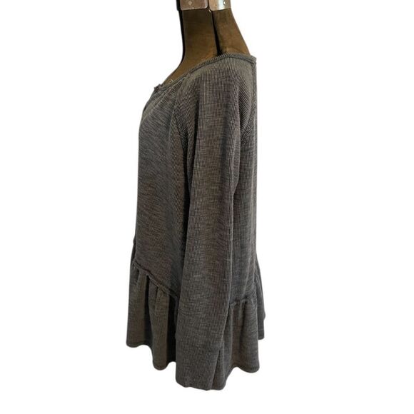 Hyku | Gray Thermal Sleeve Ruffled Blouse - Picture 4 of 6